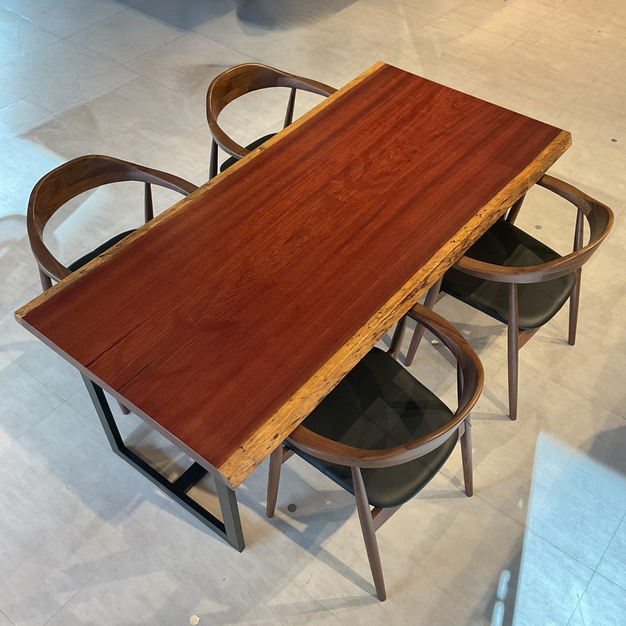 天神店　パープルハート　幅180×奥行82×厚み4.8cm